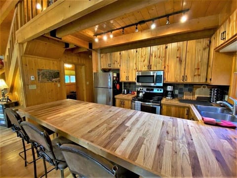 Fully Stocked Kitchen
