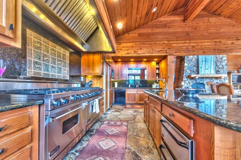 Fully Equipped Chef's Kitchen with Viking Appliances, Granite Countertops, and Bar Seating for 4