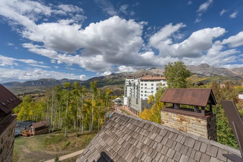 5.5-le-praz-courcheval-mountain-village-deck5