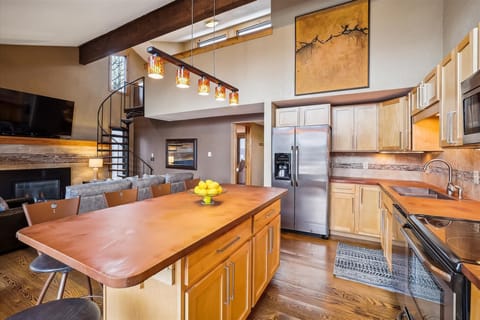 Kitchen, 4 O'Clock Lodge A16, Breckenridge Vacation Rental