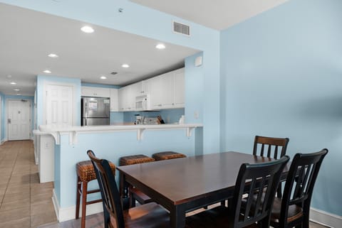 Dining plus eat-in bar seating