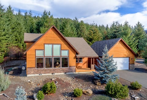 Ridge Crest Chalet - Ridge Crest Chalet in Roslyn Ridge!  Just a short 2 mile drive to Roslyn or the Lake.