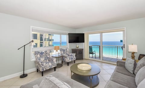 Destin Towers 131 - Living Area