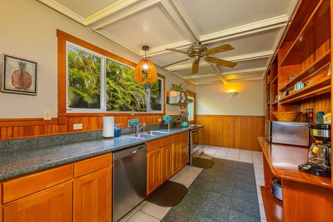 Spacious Kitchen for the Chef of the Family!