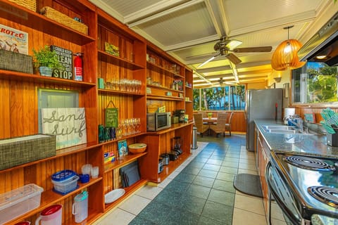Fully Stocked Kitchen!