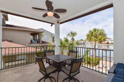 Casa Di Amore - Balcony with Table