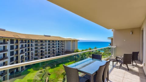Say hello to this gorgeous ocean view from Hokulani 612!