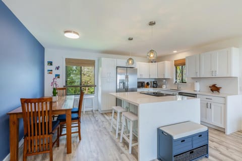 Enjoy home cooked meals at the dining table or on the bar top