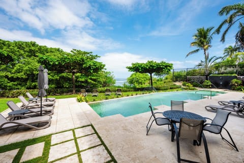 Beachfront swimming pool at Horizontes del Mar, Playa Langosta. Tamarindo vacation rental condo with direct beach access, family‑friendly amenities, ocean views, modern kitchen, WiFi, A/C, near surf breaks, tide pools, and Costa Rica adventures.