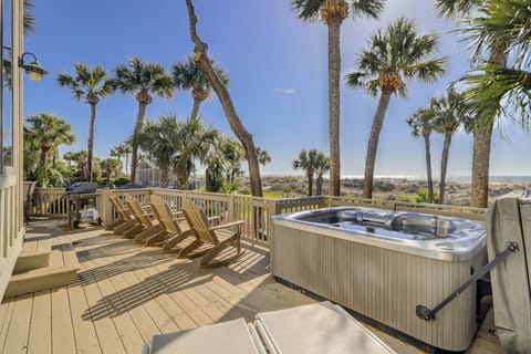 Private Hot Tub Overlooking the Ocean
