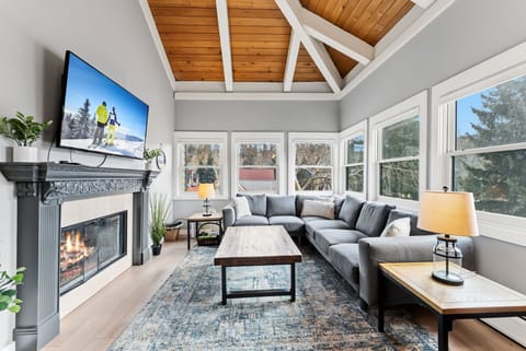 This three-bedroom condo is flooded with natural light and charm with gorgeous views over the city all while being within walking distance to all that Breck has to offer!