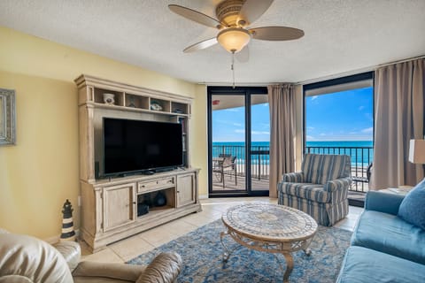 Spacious Living Room with a Sleeper Sofa and Fantastic View