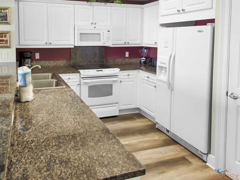 Summer Place #307 Kitchen