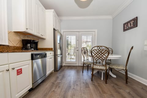 Bella Luna -  Kitchen and Breakfast Nook