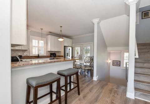 Bella Luna - Breakfast Bar and Kitchen