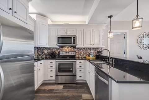 Upgraded Fully Equipped Kitchen with Stainless Steel Appliances and Granite Countertops.s