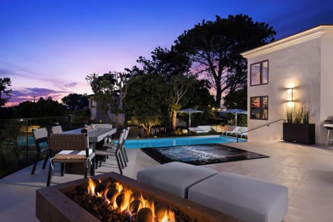 Fire pit, spa, pool, swim up bar, BBQ, plenty of seating