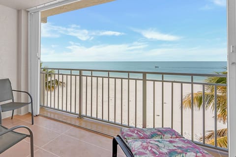 Sun and Sand, Drinks On Ice, Welcome to Our Paradise! Leonardo Arms 503 has a panoramic view of the Gulf