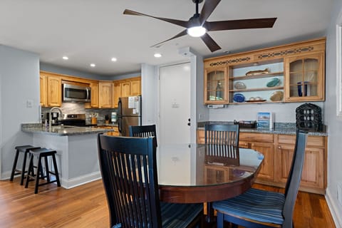 Open flow between kitchen and dining area