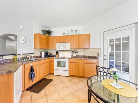 Call me Chef Bae in this kitchen! Well-appointed kitchen, you bring the groceries, we have the rest.