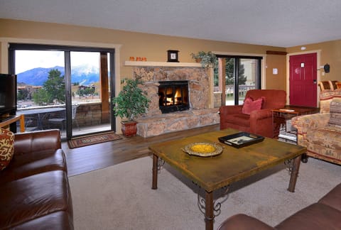 Living room w/electric fireplace