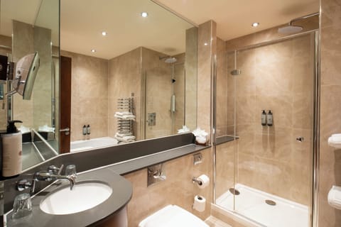 Executive Room, 1 Double Bed, Non Smoking (Shower Only) | Bathroom | Combined shower/tub, hair dryer, towels, soap