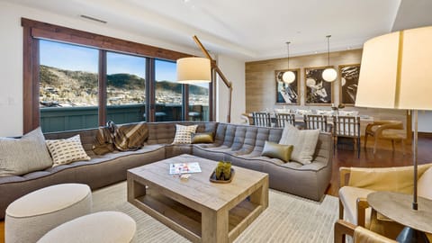 Great Room, Main Level - Seating area with views
