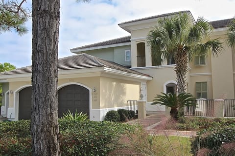 5371 Pine Ridge Lane