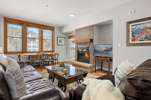Welcome to Zephyr Mountain Lodge 2302