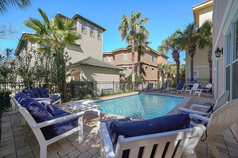 Honu Hale - Destiny by the Sea - Back Patio & Private Pool