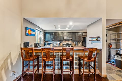 Kitchen: Stainless steel appliances, range of cookware, ample cabinet and counter space, drip coffee maker, kitchen bar with 4 bar stools
