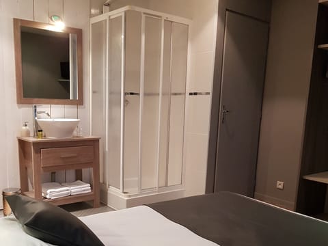 Standard Double Room, Ensuite | Bathroom