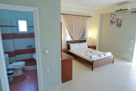 Double Room | Desk, free WiFi, bed sheets