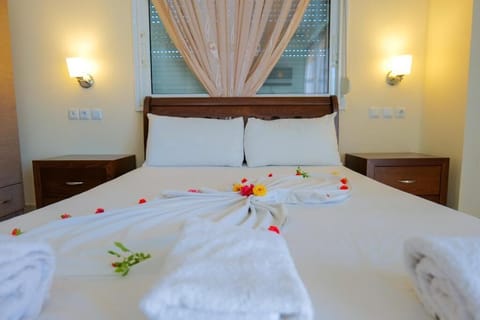 Double Room | Desk, free WiFi, bed sheets