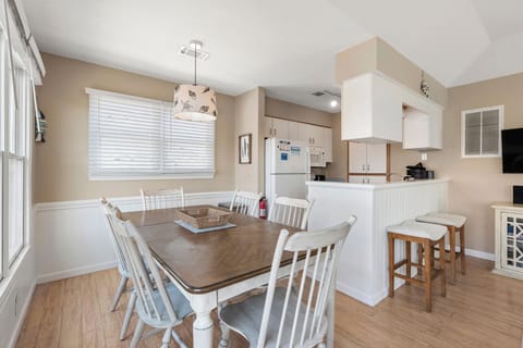 L34: Outer Banks Bliss | Top Level Dining Area