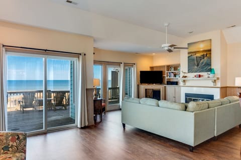 SP7A: Beach Break | Top Level Living Area