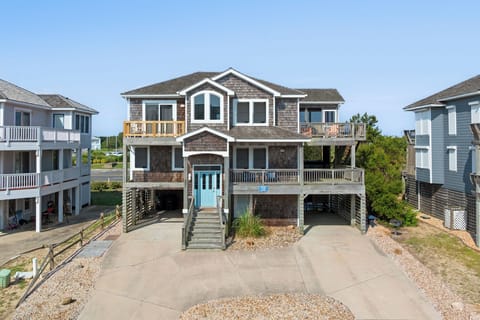 SV07: Sandy Sea Gulls | Front Exterior
