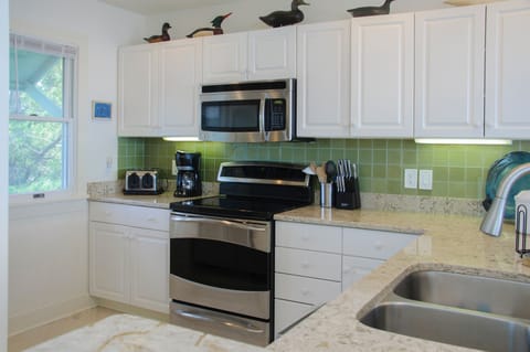 SG3: Links End | Top Level Kitchen