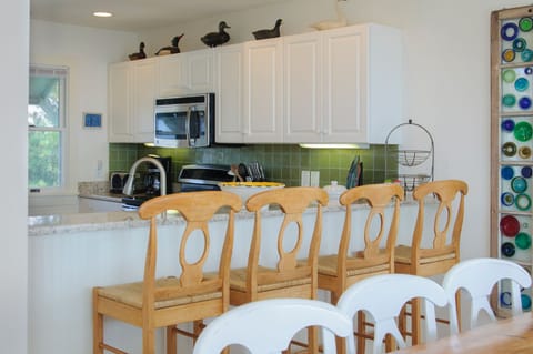 SG3: Links End | Top Level Kitchen