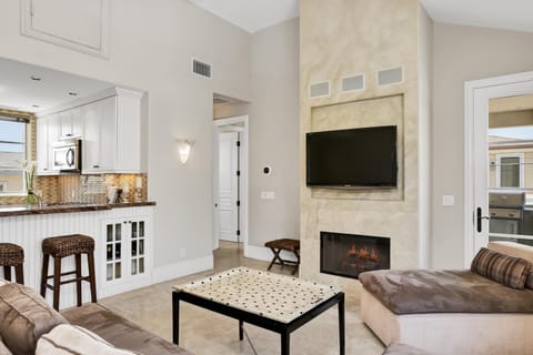 42” flat screen HDTV, surround sound, video and music library