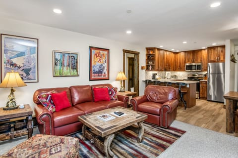 Open living area - nicely decorated with a true mountain feel