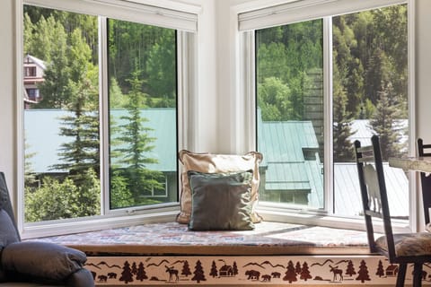 Welcome to Viking Lodge 315. Bay window overlooking San Miguel River.