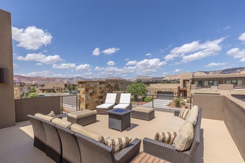 Patio View - Enjoy the modern design of our beautiful luxury villa while soaking up the beautiful year-round weather of Southern Utah.