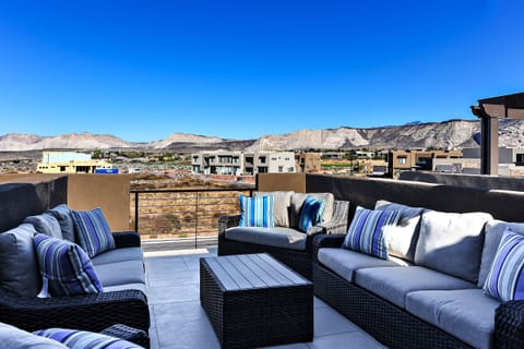 Patio Seating - The Front Patio can comfortably accommodate nine adults and is the perfect place to relax while enjoying a beautiful sunset