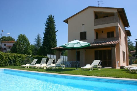 Water, Plant, Building, Sky, Swimming Pool, Shade, Window, Outdoor Furniture, House, Tree