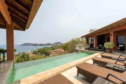 Casa Rosa, pool area with Ocean View