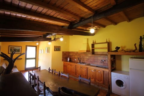 Room, Property, Building, Ceiling, Beam, House, Interior Design, Furniture, Real Estate, Architecture