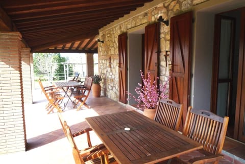 Table, Furniture, Property, Chair, Wood, Interior Design, Building, Plant, Tree, Kitchen & Dining Room Table