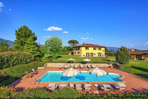 Building Exterior, Garden, Pool