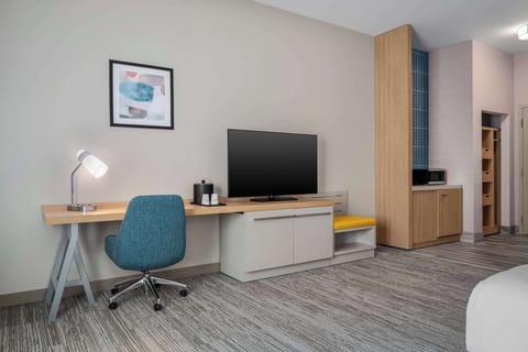 Hypo-allergenic bedding, in-room safe, iron/ironing board, free WiFi